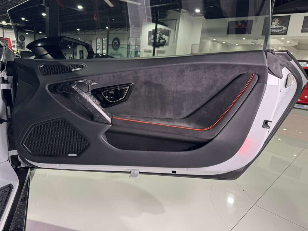 2020 Lamborghini Huracan EVO ALL-WHEEL DRIVE! forged carbon body kit, Sensonum audio system, interior forged carbon AND MORE!! Fort Lauderdale FL
