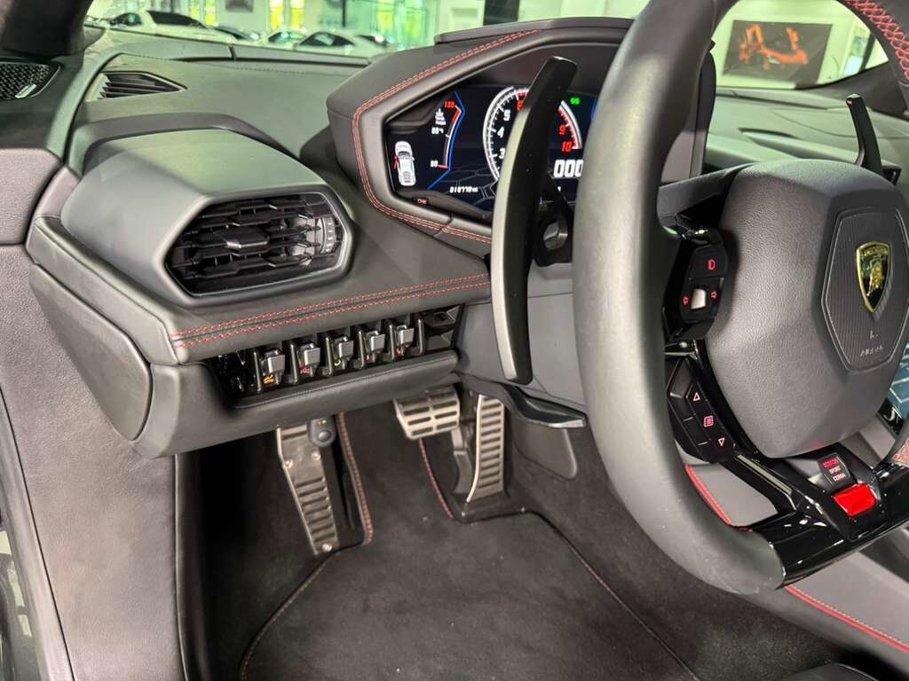 2020 Lamborghini Huracan EVO ALL-WHEEL DRIVE! leather/alcantara interior, Sensonum hi-fi audio system AND MUCH MORE!! Fort Lauderdale FL