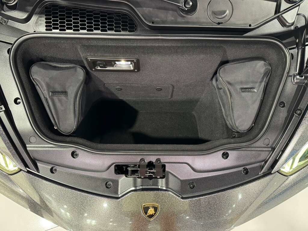 2020 Lamborghini Huracan EVO ALL-WHEEL DRIVE! leather/alcantara interior, Sensonum hi-fi audio system AND MUCH MORE!! Fort Lauderdale FL