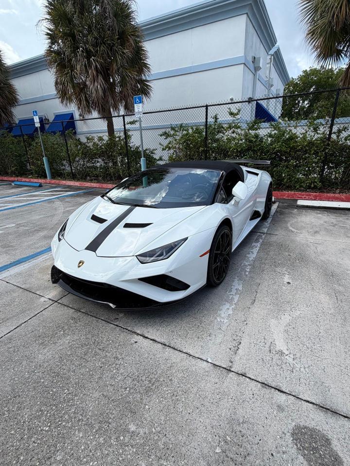 2020 Lamborghini Huracan EVO Base