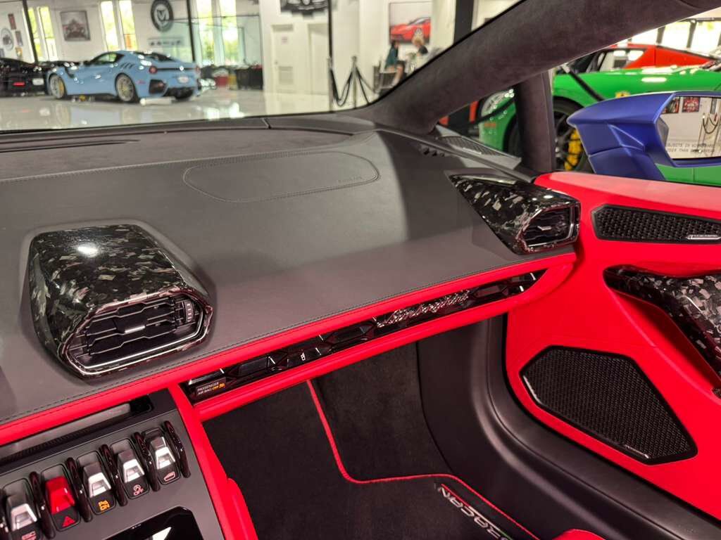 2020 Lamborghini Huracan EVO Spyder ALL-WHEEL DRIVE! DarwinPRO body kit, Sensonum audio system, carbon galore AND MUCH MORE!! Fort Lauderdale FL