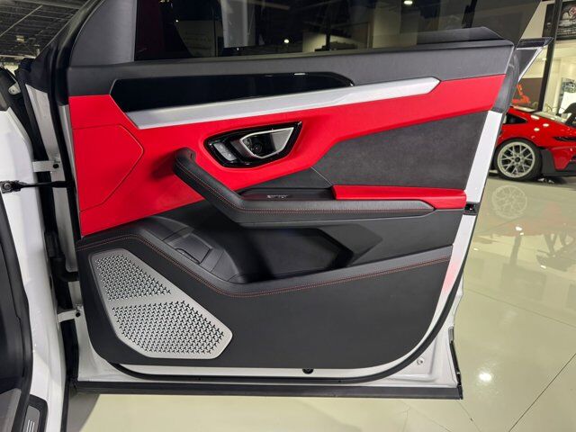 2020 Lamborghini Urus panoramic roof, Ad Personam interior, Bang & Olufsen audio AND MUCH MORE!! Fort Lauderdale FL
