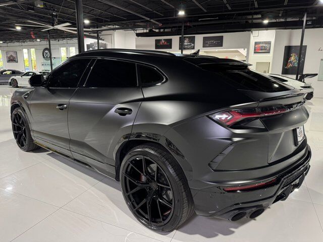 2020 Lamborghini Urus panoramic roof, Ad Personam interior, Bang & Olufsen audio AND MUCH MORE!! Fort Lauderdale FL