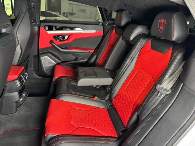 2020 Lamborghini Urus panoramic roof, Ad Personam interior, Bang & Olufsen audio AND MUCH MORE!! Fort Lauderdale FL