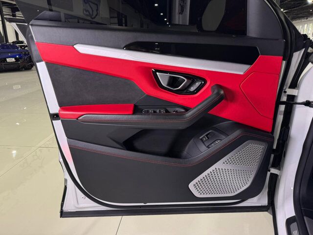 2020 Lamborghini Urus panoramic roof, Ad Personam interior, Bang & Olufsen audio AND MUCH MORE!! Fort Lauderdale FL