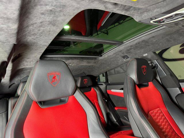 2020 Lamborghini Urus panoramic roof, Ad Personam interior, Bang & Olufsen audio AND MUCH MORE!! Fort Lauderdale FL