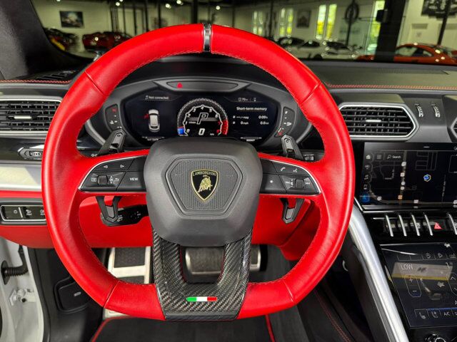 2020 Lamborghini Urus panoramic roof, Ad Personam interior, Bang & Olufsen audio AND MUCH MORE!! Fort Lauderdale FL