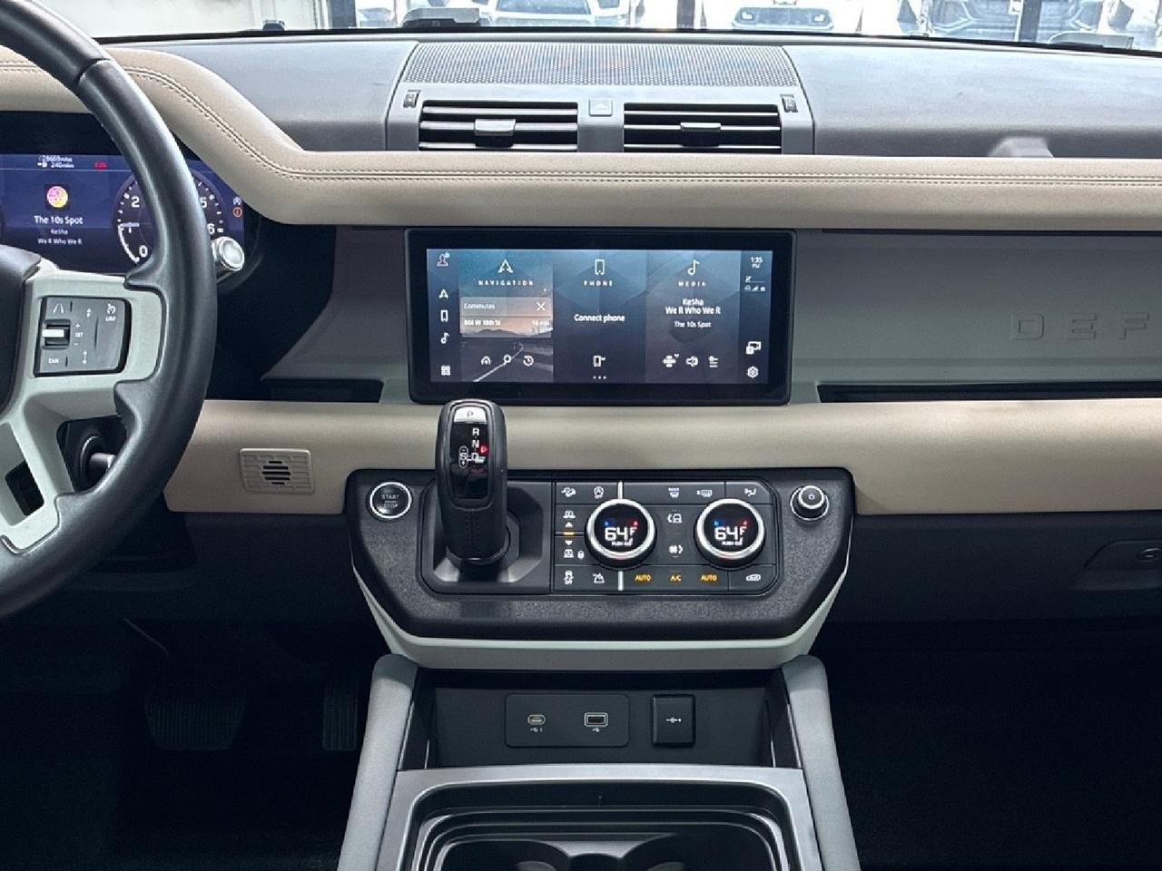 2020 Land Rover Defender SE, Driver Assist Pack, Off-Road Pack, Towing Pack, Pano Roof, Heat & Cool Seats Houston TX
