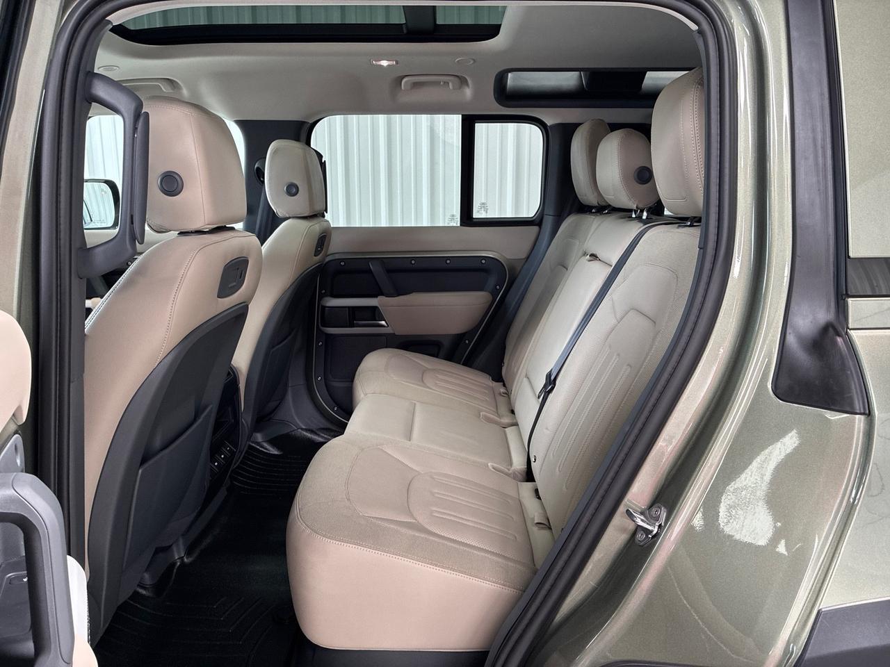 2020 Land Rover Defender SE, Driver Assist Pack, Off-Road Pack, Towing Pack, Pano Roof, Heat & Cool Seats Houston TX