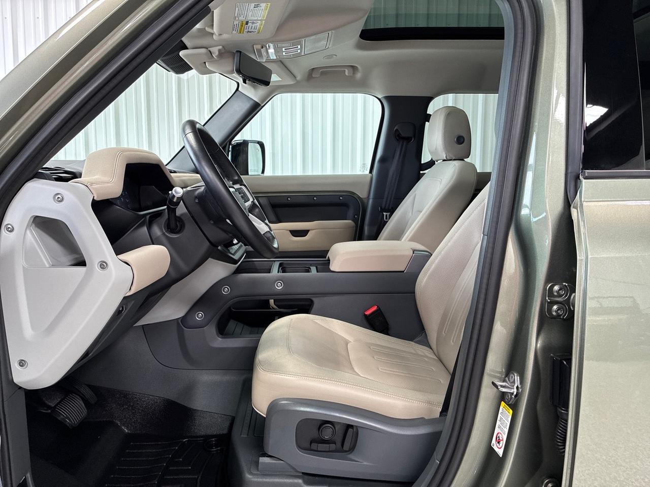 2020 Land Rover Defender SE, Driver Assist Pack, Off-Road Pack, Towing Pack, Pano Roof, Heat & Cool Seats Houston TX