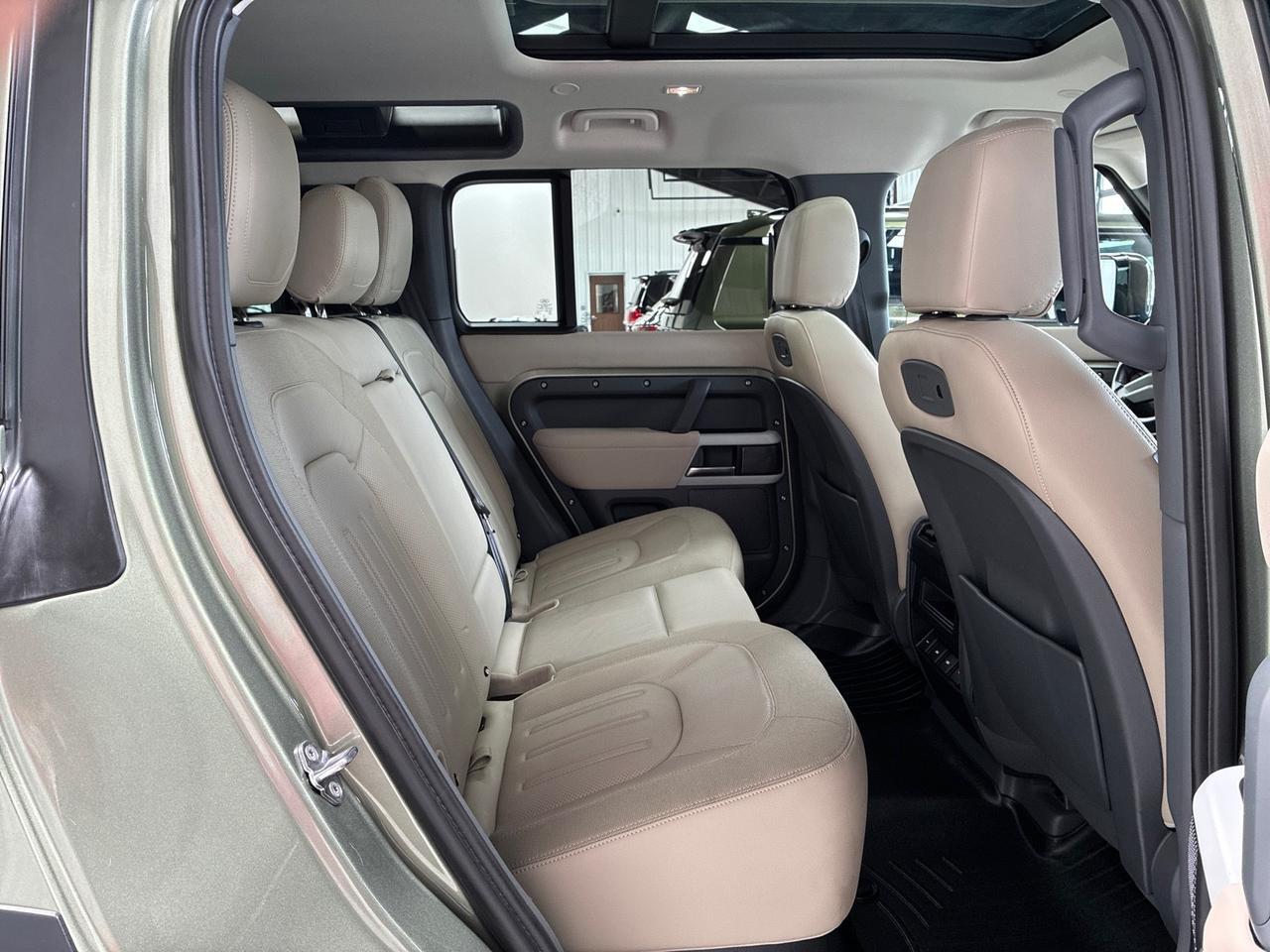 2020 Land Rover Defender SE, Driver Assist Pack, Off-Road Pack, Towing Pack, Pano Roof, Heat & Cool Seats Houston TX
