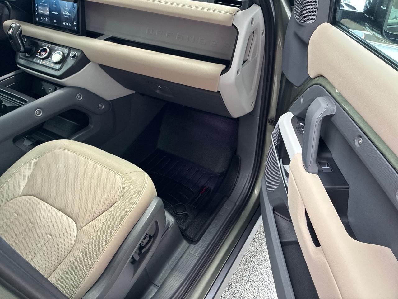 2020 Land Rover Defender SE, Driver Assist Pack, Off-Road Pack, Towing Pack, Pano Roof, Heat & Cool Seats Houston TX
