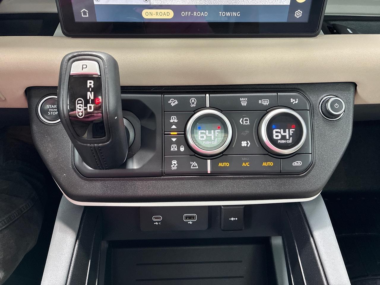 2020 Land Rover Defender SE, Driver Assist Pack, Off-Road Pack, Towing Pack, Pano Roof, Heat & Cool Seats Houston TX