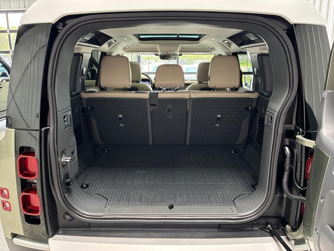 2020 Land Rover Defender SE, Driver Assist Pack, Off-Road Pack, Towing Pack, Pano Roof, Heat & Cool Seats Houston TX