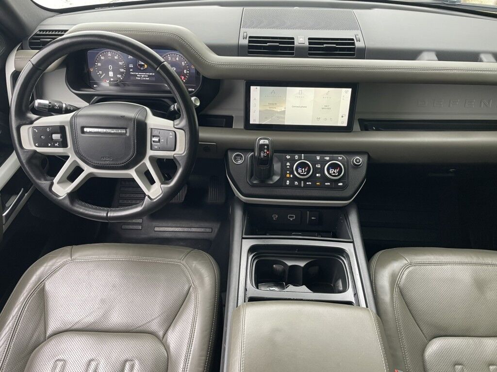 2020 Land Rover Defender SE~ONLINE FINANCE~BLUETOOTH~CAMERA SYSTEM~FRONT BUCKET SEATS~LEATHER SEATS~MEMORIZED SEAT SETTINGS~NAVIGATION~POWER SEATS~PREMIUM SOUND SYSTEM Sarasota FL
