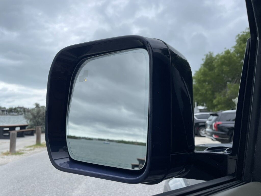 2020 Land Rover Defender SE~ONLINE FINANCE~BLUETOOTH~CAMERA SYSTEM~FRONT BUCKET SEATS~LEATHER SEATS~MEMORIZED SEAT SETTINGS~NAVIGATION~POWER SEATS~PREMIUM SOUND SYSTEM Sarasota FL