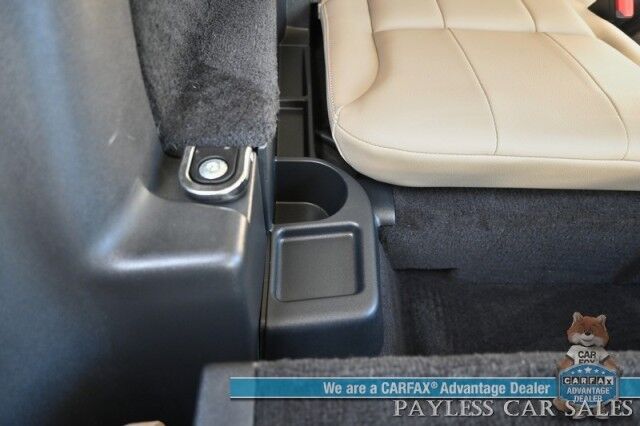 2020 Land Rover Discovery Landmark Edition / AWD / Front & Rear Heated Leather Seats / Heated Steering Wheel / Dual Sunroofs / Navigation / Meridian Speakers / Forward Collision & Blind Spot Alert / 3rd Row / Seats 7 / 21 MPG Anchorage AK