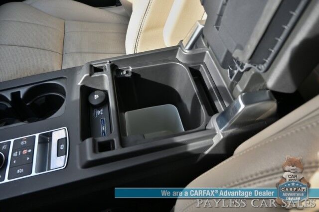 2020 Land Rover Discovery Landmark Edition / AWD / Front & Rear Heated Leather Seats / Heated Steering Wheel / Dual Sunroofs / Navigation / Meridian Speakers / Forward Collision & Blind Spot Alert / 3rd Row / Seats 7 / 21 MPG Anchorage AK