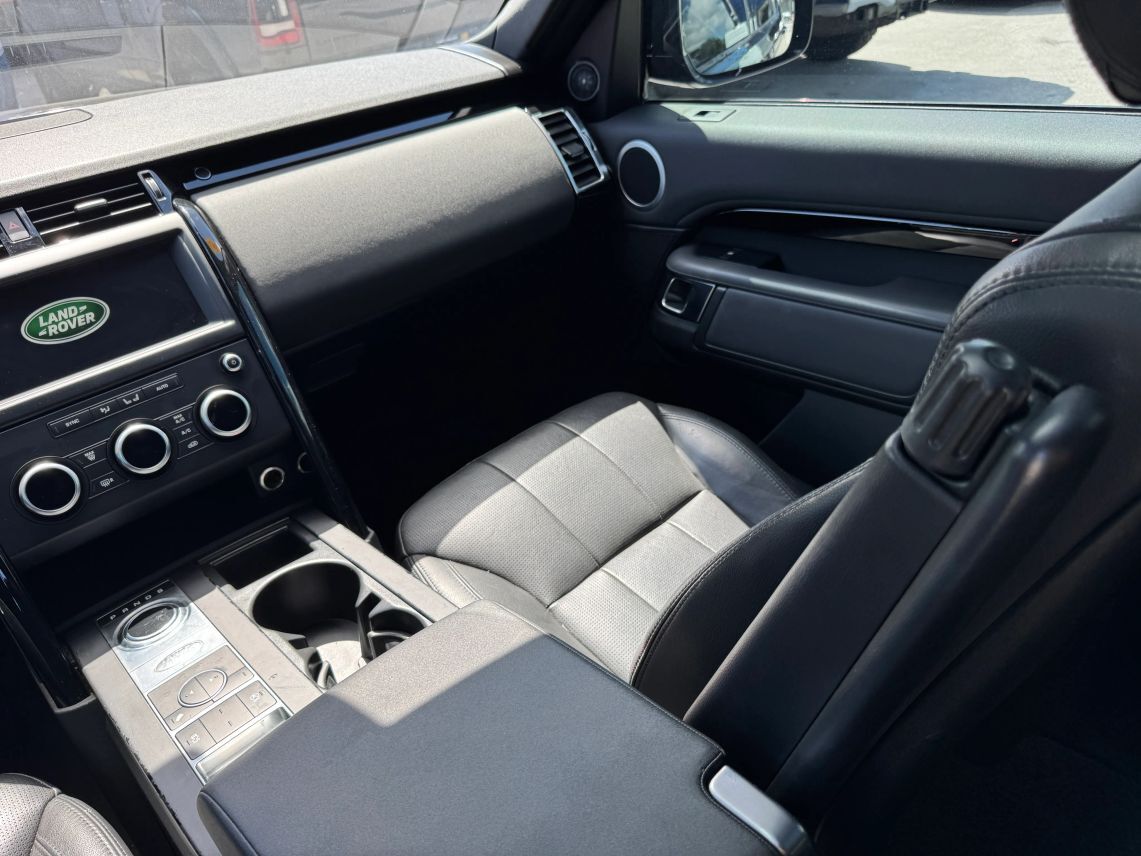 2020 Land Rover Discovery SE Sport Utility 4D