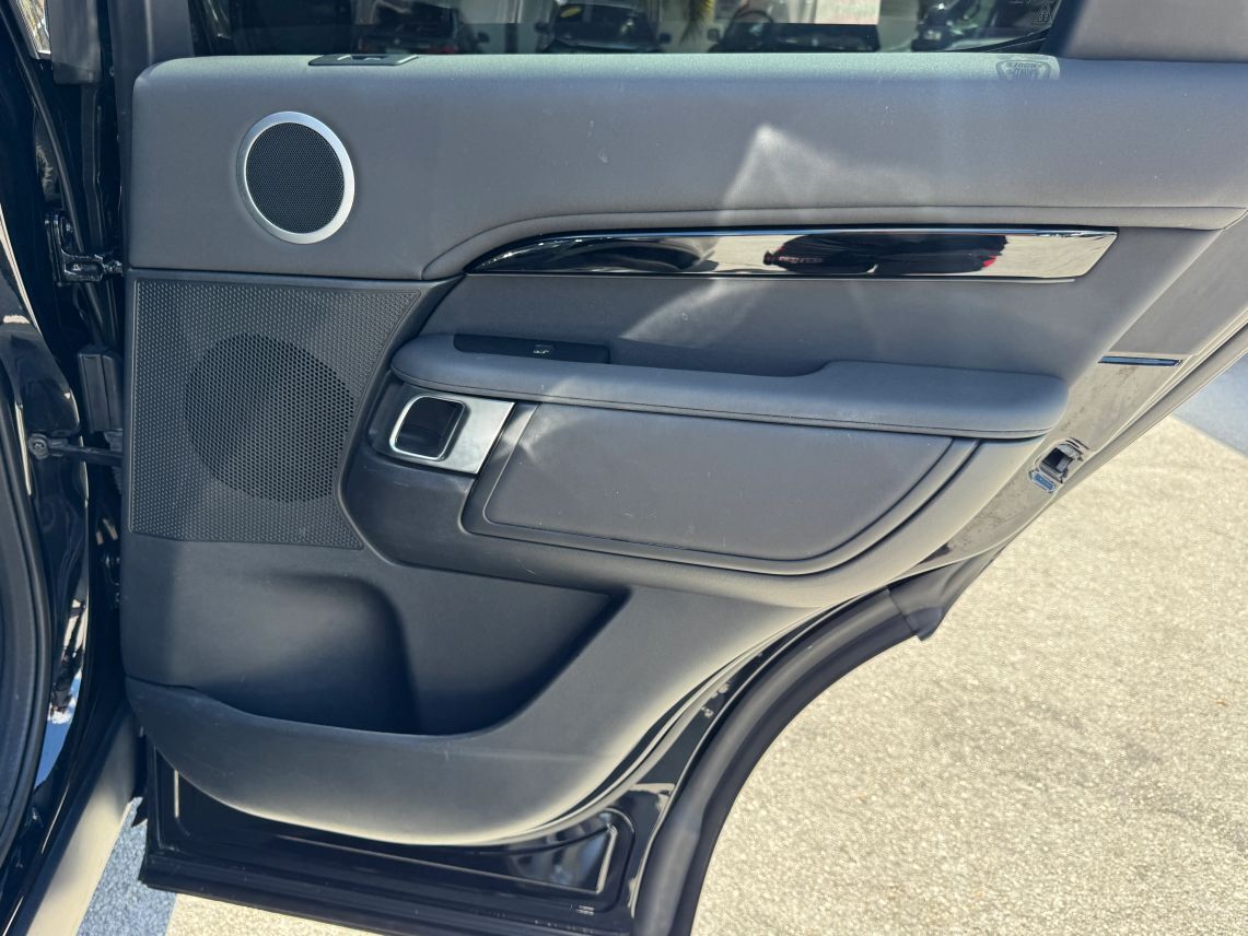 2020 Land Rover Discovery SE Sport Utility 4D