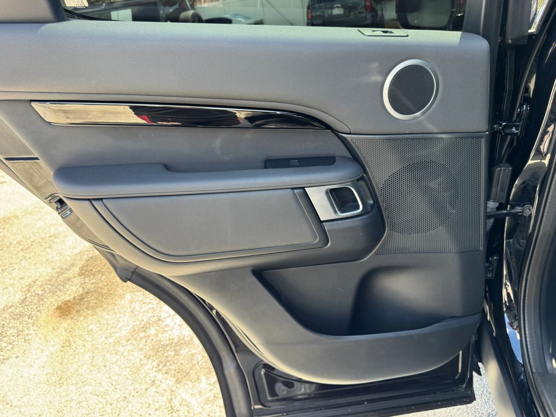 2020 Land Rover Discovery SE Sport Utility 4D