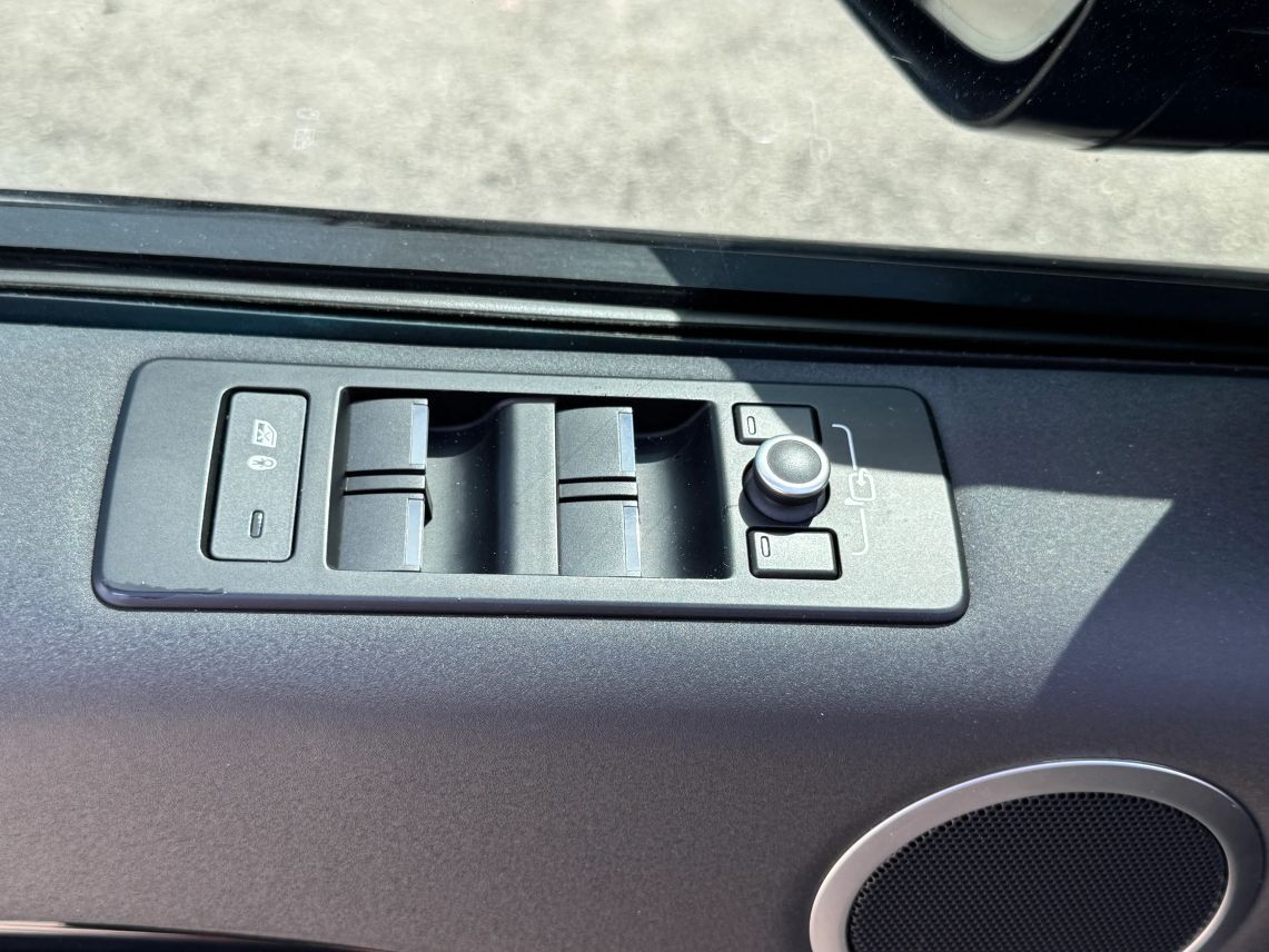 2020 Land Rover Discovery SE Sport Utility 4D