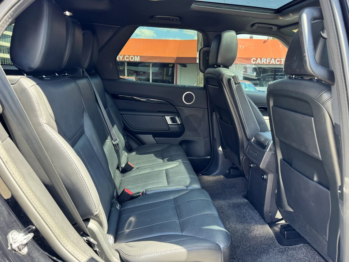 2020 Land Rover Discovery SE Sport Utility 4D