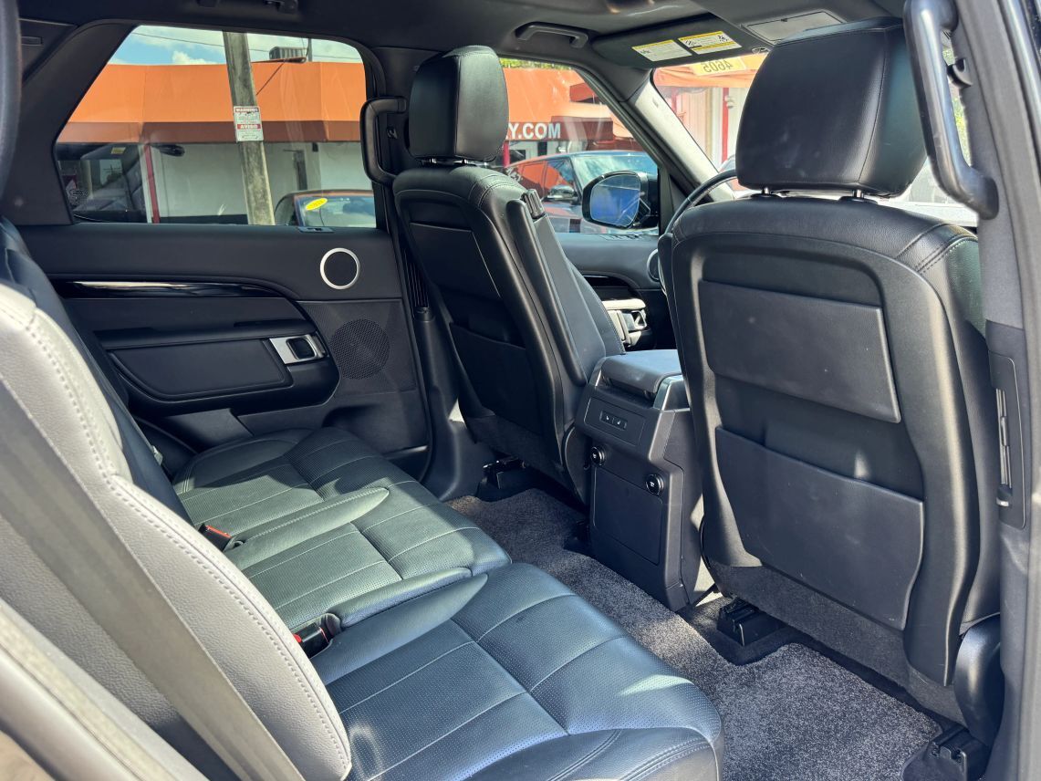 2020 Land Rover Discovery SE Sport Utility 4D