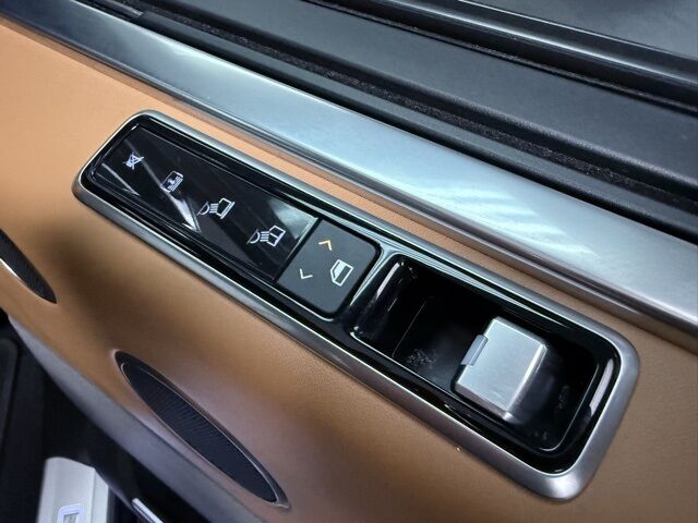 2020 Land Rover Range Rover Autobiography photo 21