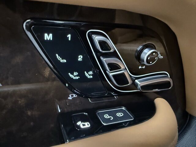 2020 Land Rover Range Rover Autobiography photo 16