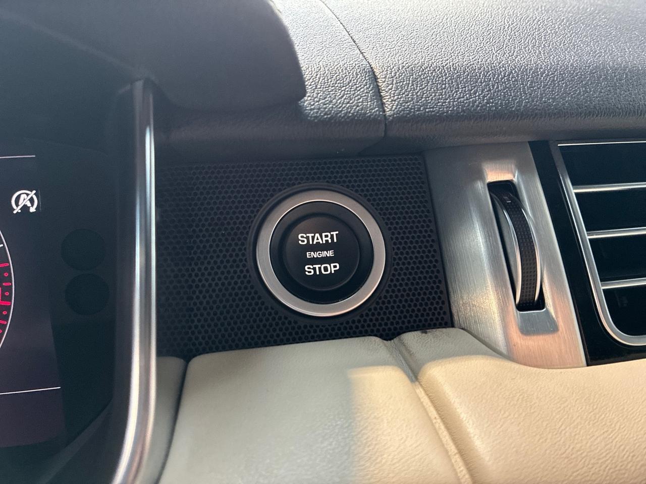 2020 Land Rover Range Rover P525 HSE, Vision Assist Pkg, Meridian Sound, Suede Headliner, Shadow Exterior Pkg, 4-Zone Climate, 20-Way H&C Seats Houston TX