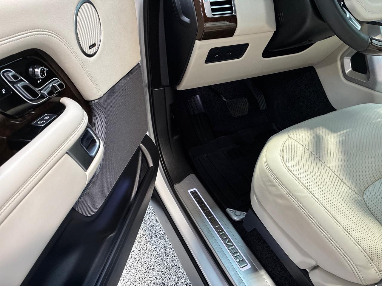 2020 Land Rover Range Rover P525 HSE, Vision Assist Pkg, Meridian Sound, Suede Headliner, Shadow Exterior Pkg, 4-Zone Climate, 20-Way H&C Seats Houston TX