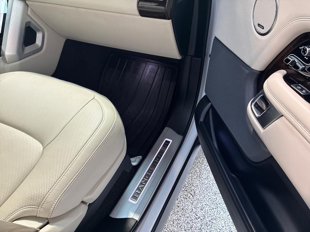 2020 Land Rover Range Rover P525 HSE, Vision Assist Pkg, Meridian Sound, Suede Headliner, Shadow Exterior Pkg, 4-Zone Climate, 20-Way H&C Seats Houston TX