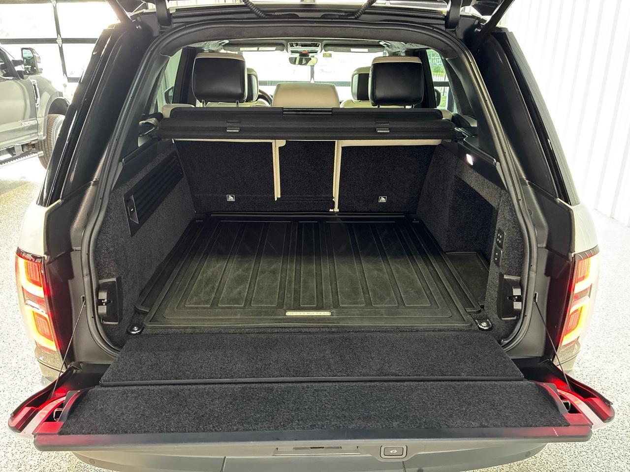 2020 Land Rover Range Rover P525 HSE, Vision Assist Pkg, Meridian Sound, Suede Headliner, Shadow Exterior Pkg, 4-Zone Climate, 20-Way H&C Seats Houston TX