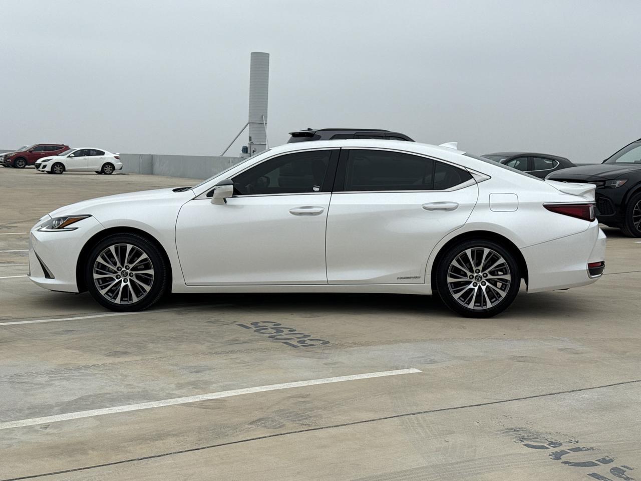 2020 Lexus ES 300h