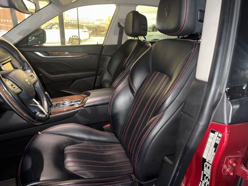 2020 Maserati Levante GranLusso AWD w/ Ermenegildo Zegna Silk Interior Appointments Arlington VA