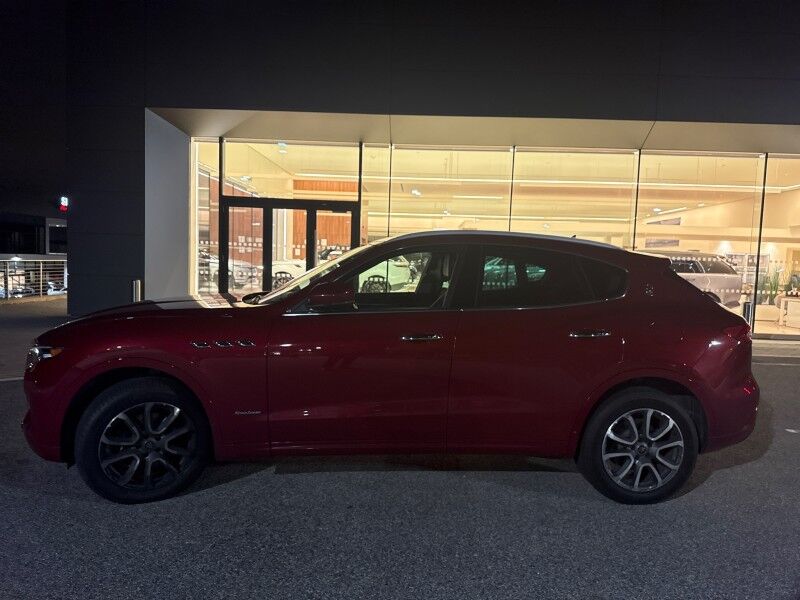 2020 Maserati Levante GranLusso AWD w/ Ermenegildo Zegna Silk Interior Appointments Arlington VA