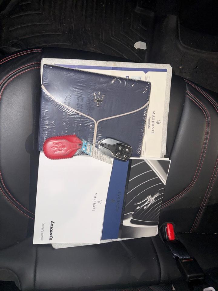 2020 Maserati Levante GranLusso AWD w/ Ermenegildo Zegna Silk Interior Appointments Arlington VA
