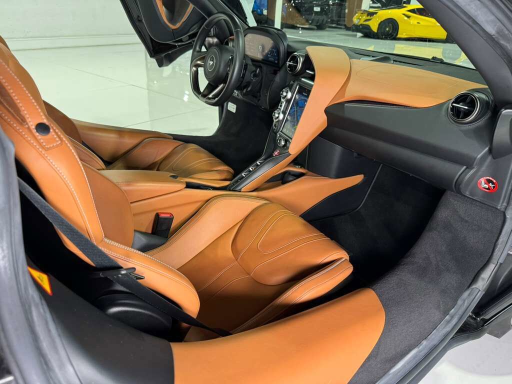 2020 McLaren 720S Spider Luxury package, Silica White paint, Arizona Tan interior, Bowers & Wilkins audio AND MORE!! Fort Lauderdale FL