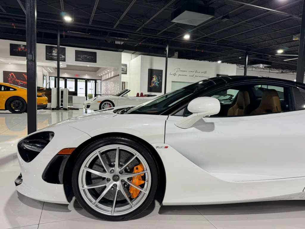 2020 McLaren 720S Spider Luxury package, Silica White paint, Arizona Tan interior, Bowers & Wilkins audio AND MORE!! Fort Lauderdale FL