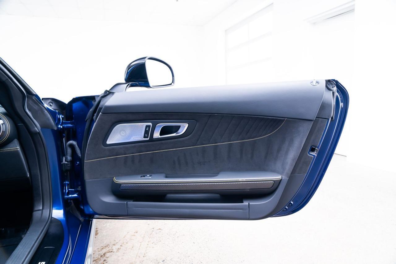 2020 Mercedes-Benz AMG&reg; GT R AMG Carbon Fiber Trim Exclusive Interior Package Portland OR