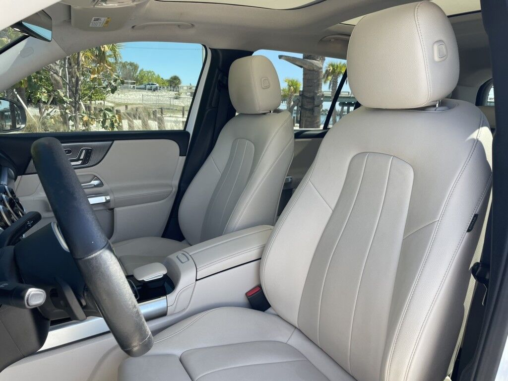 2020 Mercedes-Benz GLB GLB~CLEAN CARFAX~LEATHER SEATS~PANORAMIC SUNROOF~ONLINE FINANCE AND SHIPPING AVAILABLE!!!!! Sarasota FL