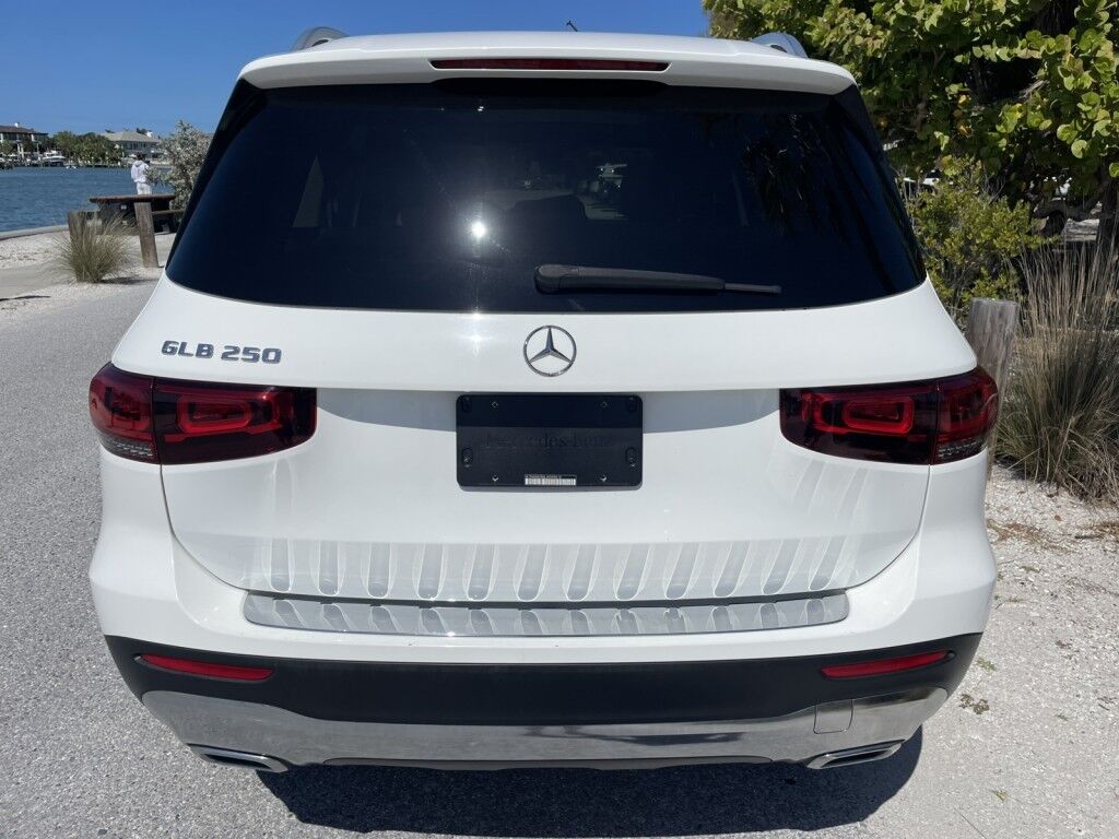 2020 Mercedes-Benz GLB GLB~CLEAN CARFAX~LEATHER SEATS~PANORAMIC SUNROOF~ONLINE FINANCE AND SHIPPING AVAILABLE!!!!! Sarasota FL
