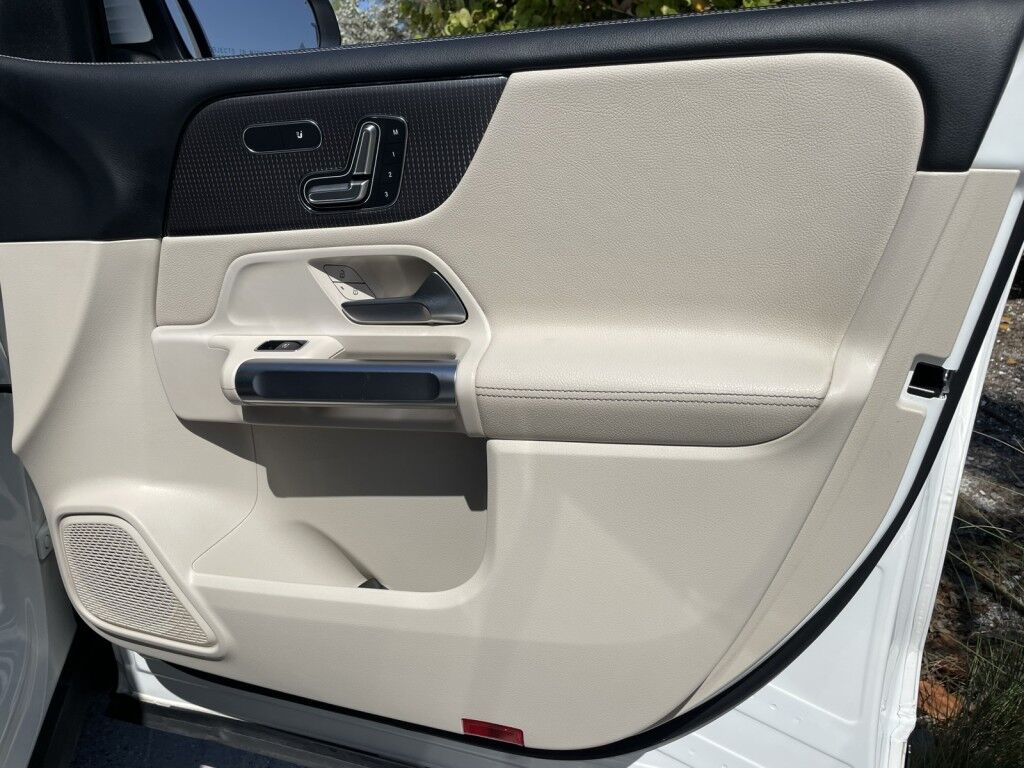 2020 Mercedes-Benz GLB GLB~CLEAN CARFAX~LEATHER SEATS~PANORAMIC SUNROOF~ONLINE FINANCE AND SHIPPING AVAILABLE!!!!! Sarasota FL