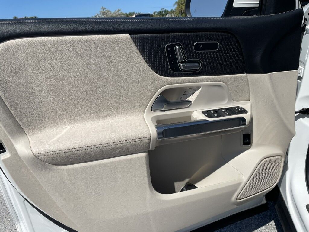 2020 Mercedes-Benz GLB GLB~CLEAN CARFAX~LEATHER SEATS~PANORAMIC SUNROOF~ONLINE FINANCE AND SHIPPING AVAILABLE!!!!! Sarasota FL