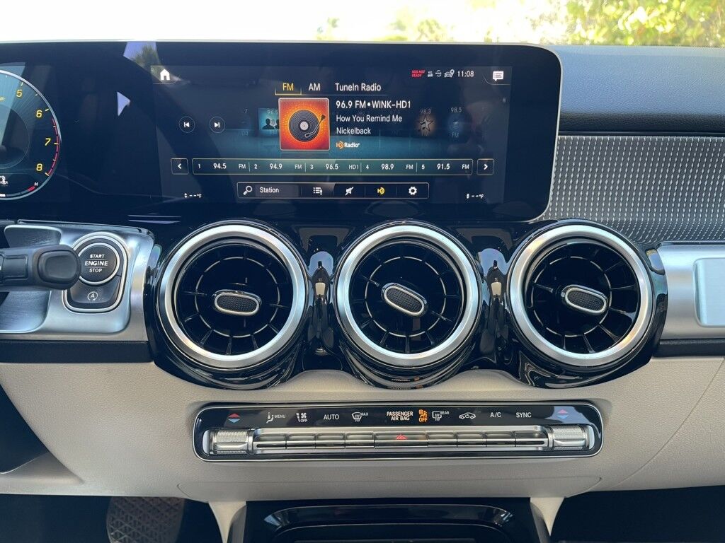 2020 Mercedes-Benz GLB GLB~CLEAN CARFAX~LEATHER SEATS~PANORAMIC SUNROOF~ONLINE FINANCE AND SHIPPING AVAILABLE!!!!! Sarasota FL