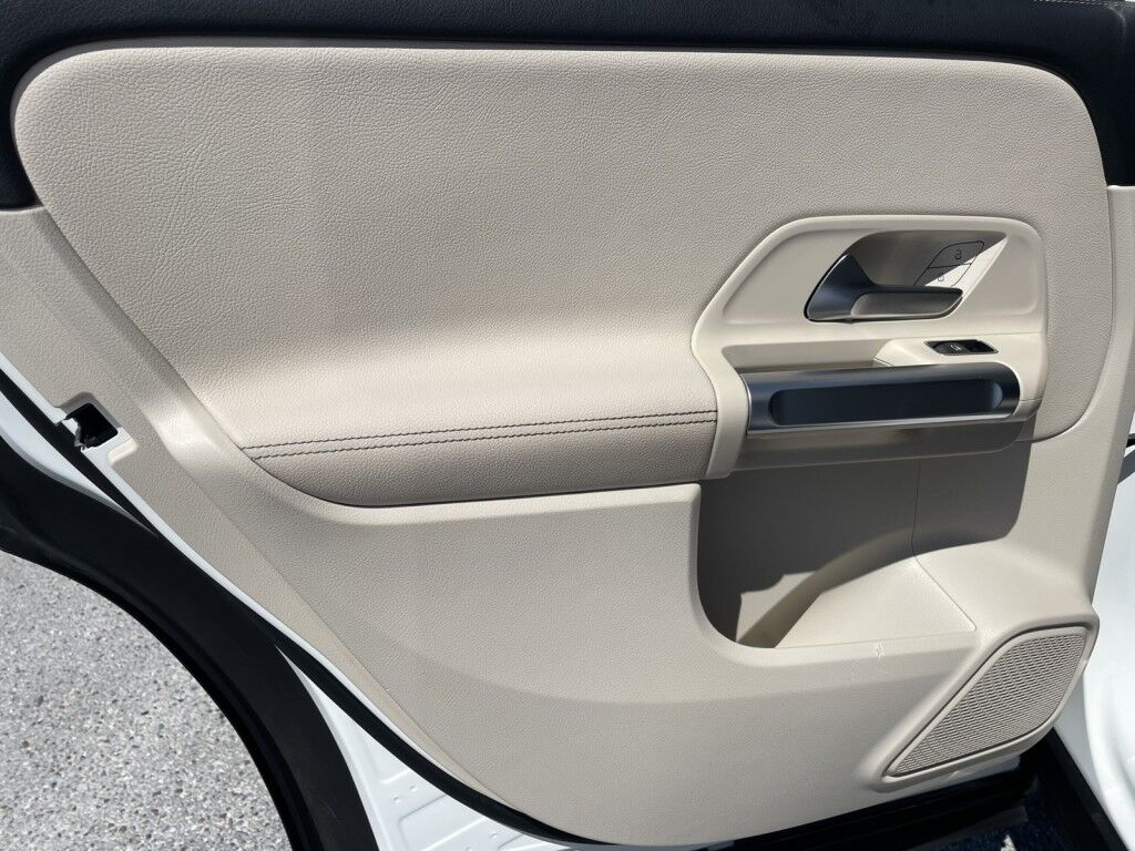 2020 Mercedes-Benz GLB GLB~CLEAN CARFAX~LEATHER SEATS~PANORAMIC SUNROOF~ONLINE FINANCE AND SHIPPING AVAILABLE!!!!! Sarasota FL