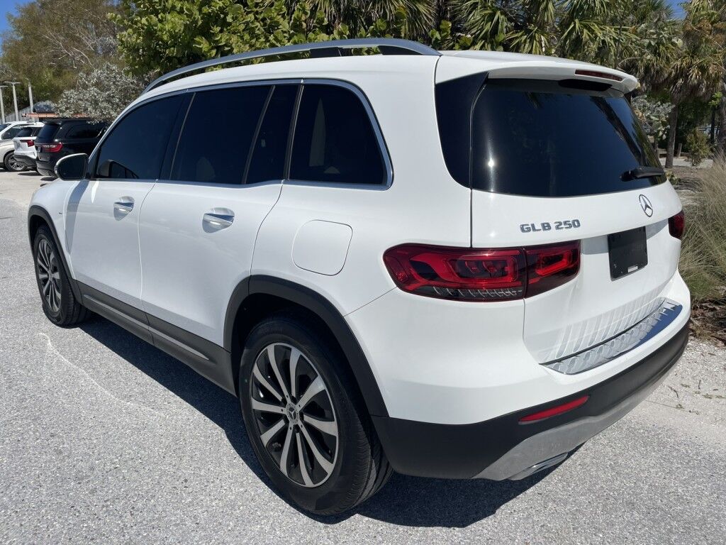 2020 Mercedes-Benz GLB GLB~CLEAN CARFAX~LEATHER SEATS~PANORAMIC SUNROOF~ONLINE FINANCE AND SHIPPING AVAILABLE!!!!! Sarasota FL