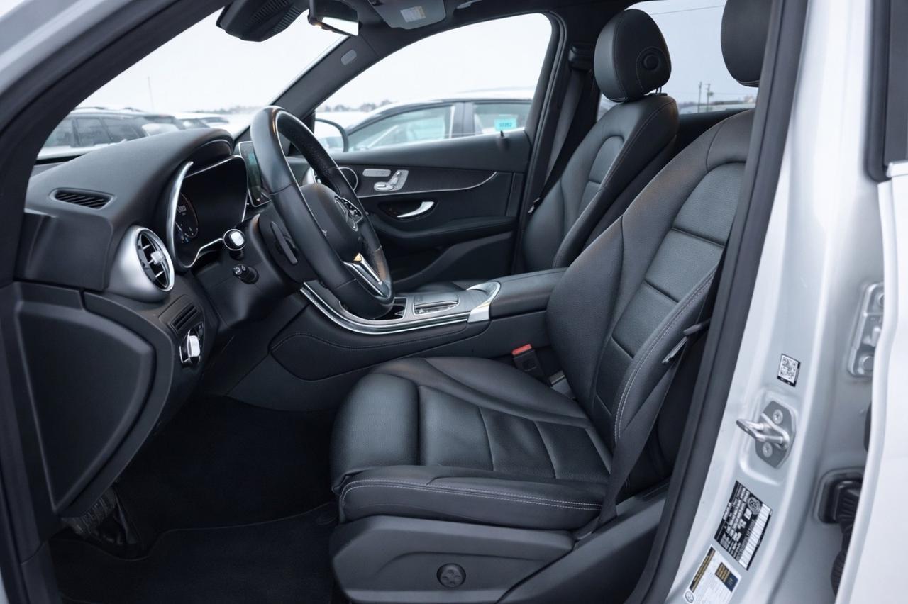 2020 Mercedes-Benz GLC 300 PANOROOF AMGPKG NIGHTPKG PREMPKG WOODTRIM NOACCIDENT Toronto ON