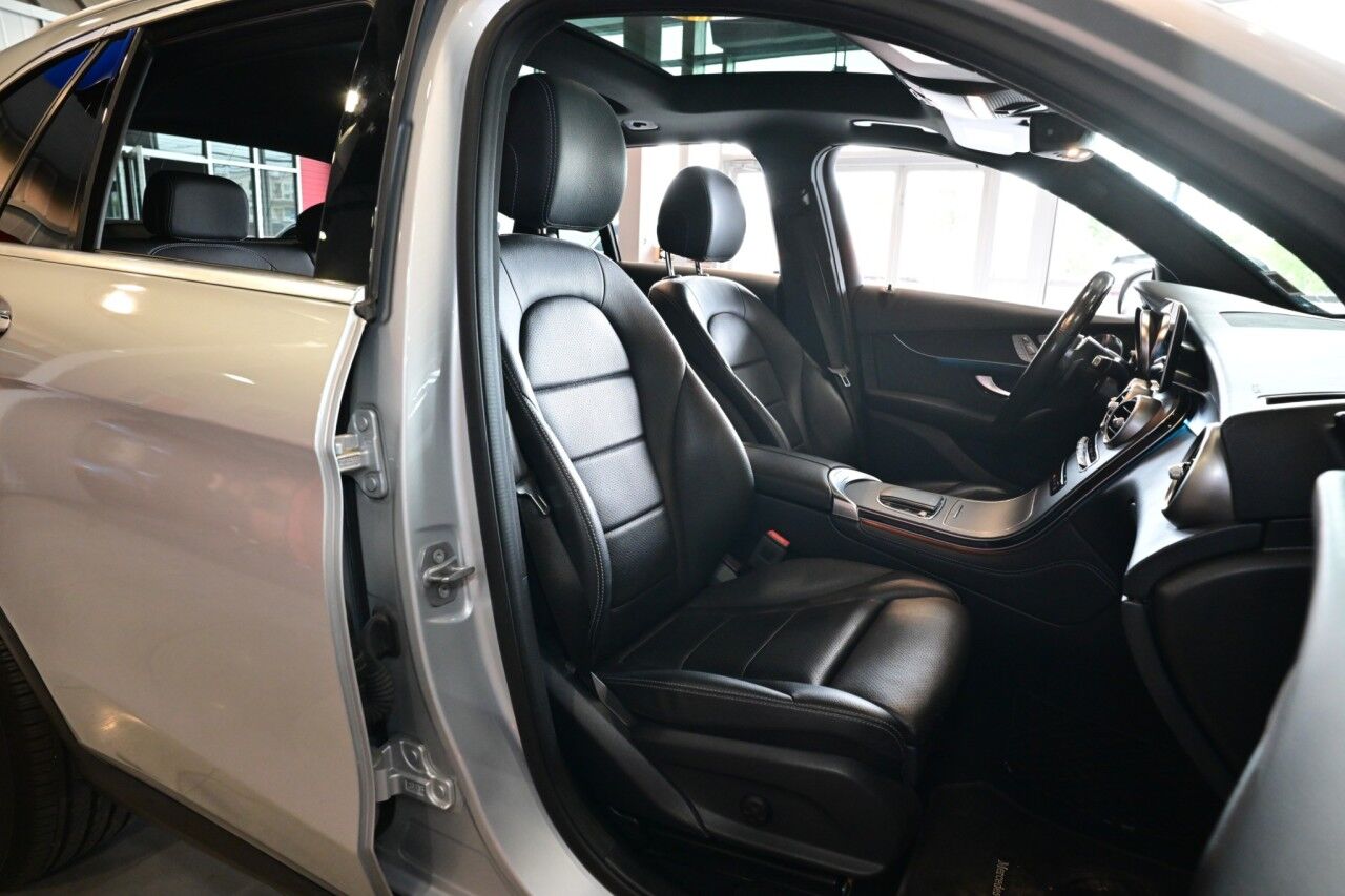 2020 Mercedes-Benz GLC GLC 300, Multimedia Pkg, Pano Roof, Wireless Charging Springfield NJ